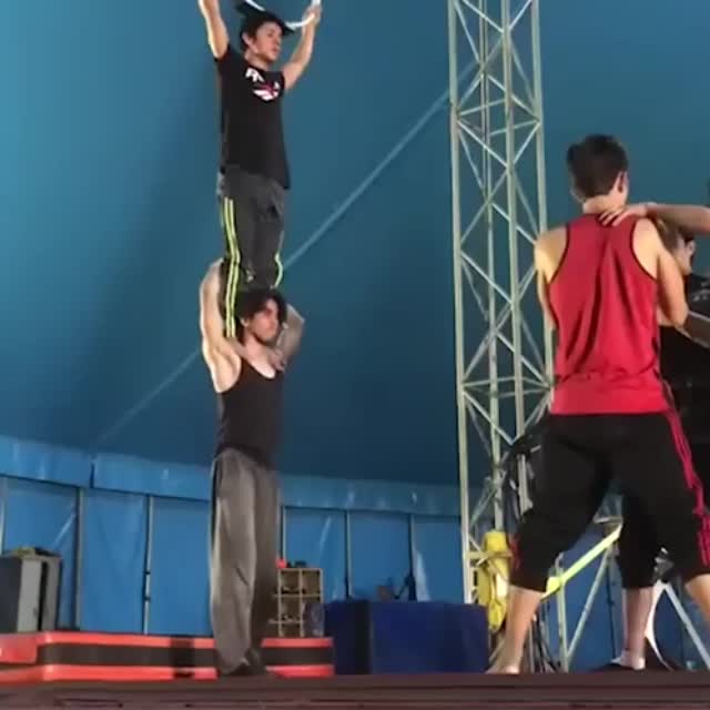 как проходит тренировка у циркачей Гиф - Гифис