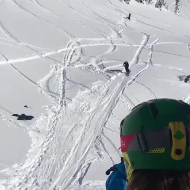 лыжник в одну сторону лыжи в другую Гиф - Гифис