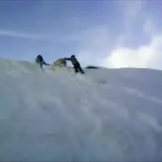 лови снежок Гиф - Гифис
