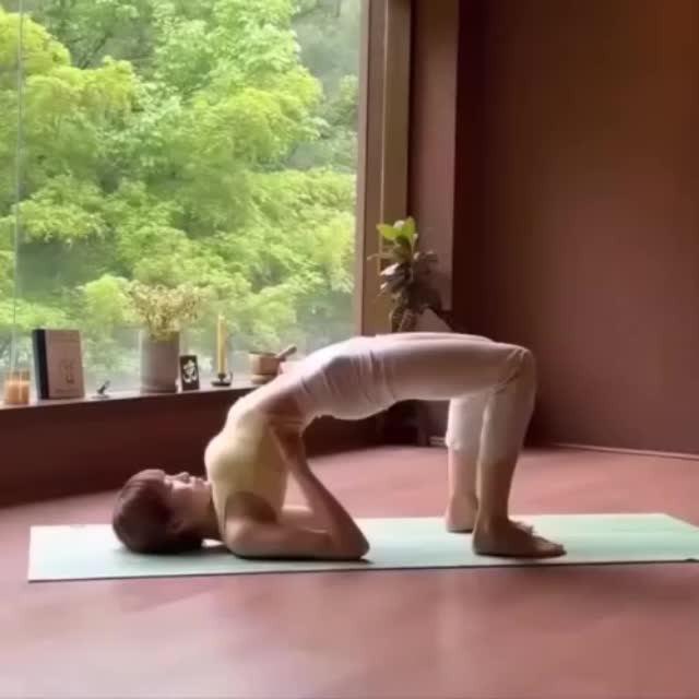 йога по азиатски Гиф - Гифис