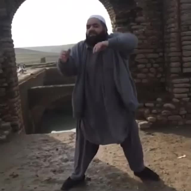 танец от пакистанца Гиф - Гифис