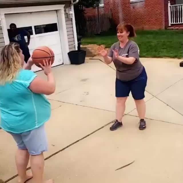 американские женщины играют в баскетбол Гиф - Гифис