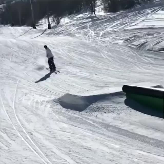 джиббинг на лыжах Гиф - Гифис