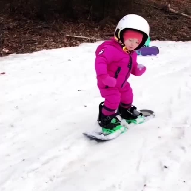 маленькая сноубордистка Гиф - Гифис