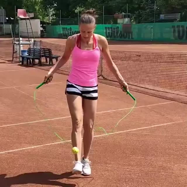 тренировка теннисистки Гиф - Гифис