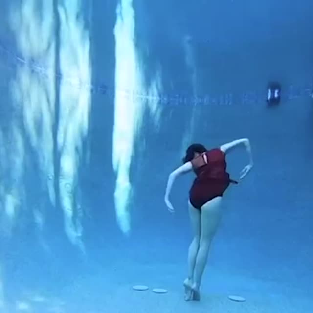 танец под водой Гиф - Гифис