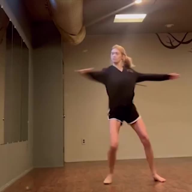 тренировка балерины Гиф - Гифис