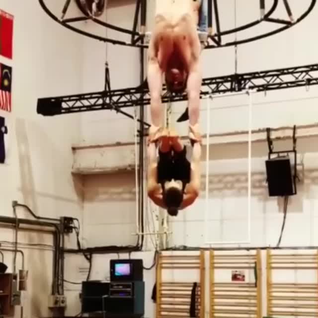 воздушная гимнастика Гиф - Гифис